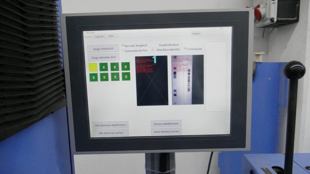Monitor mit Prüfsoftware zur Barcode- und Kamerakontrolle an der Anlage